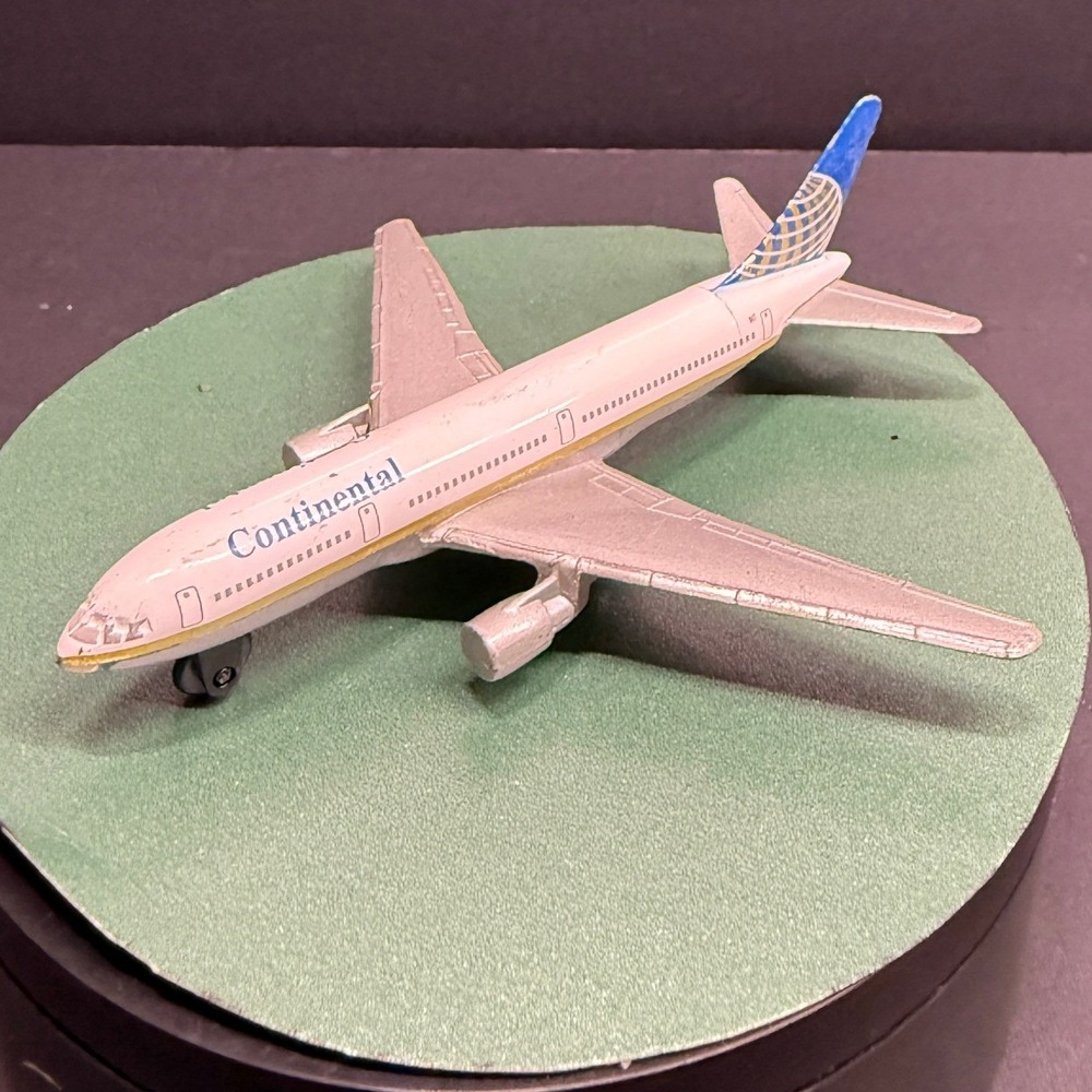 Continental Airlines Boeing 757 Diecast Model Airplane White Blue Globe Tail